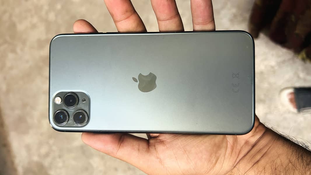 Apple iPhone 11 Pro Max 2