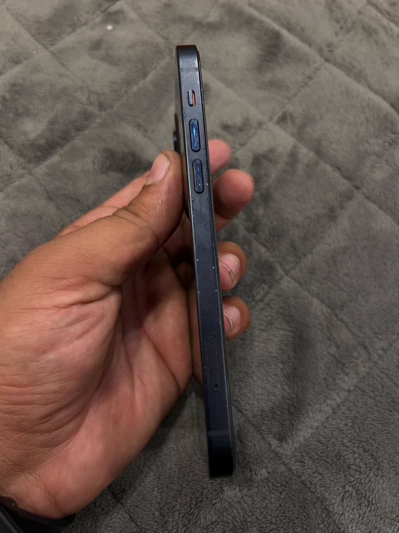 iPhone 12 3