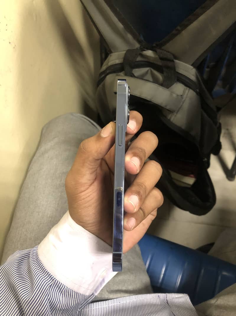Apple iPhone 13 Pro Max 2