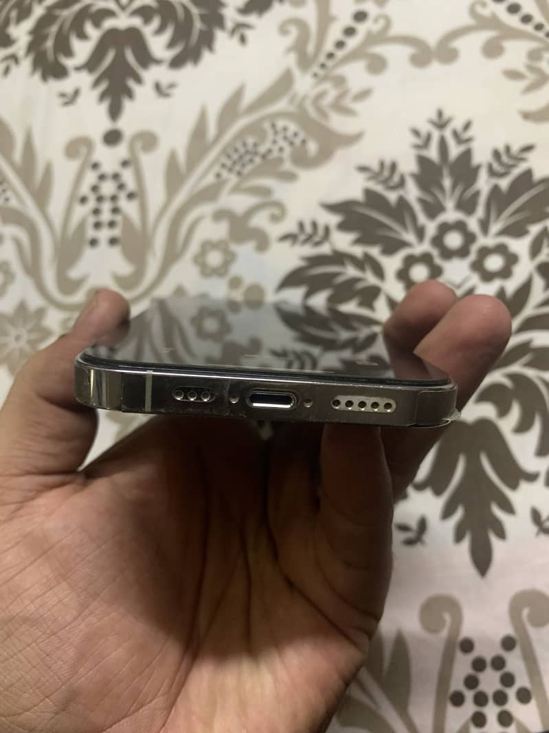 Apple iPhone 13 Pro 2