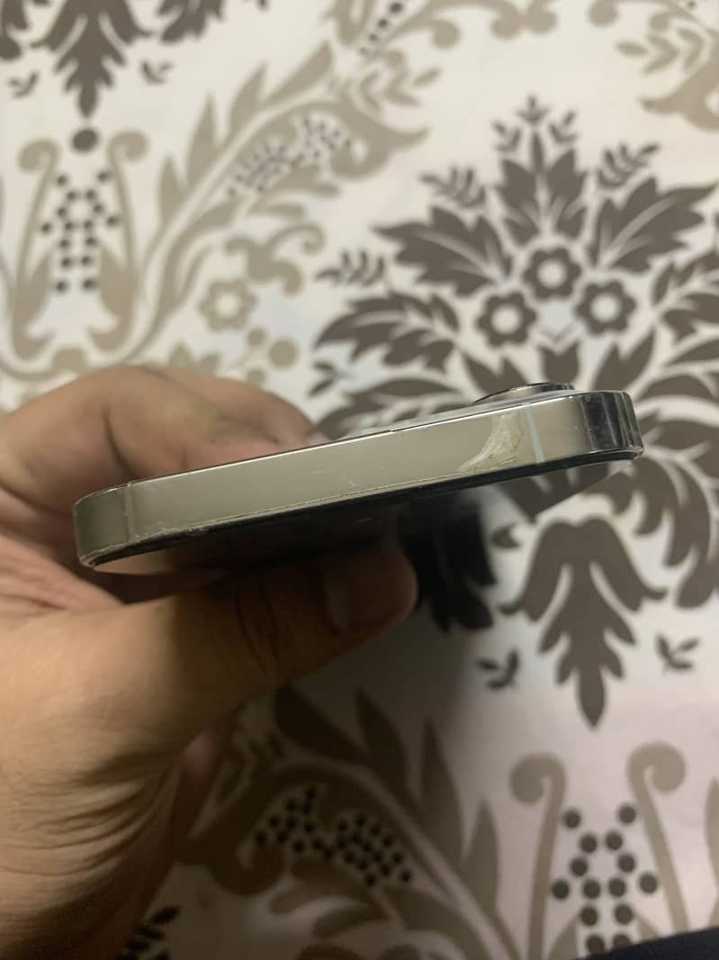 Apple iPhone 13 Pro 4