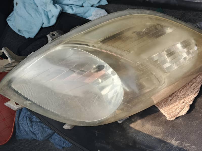 vitz 2008 headlight left side 0