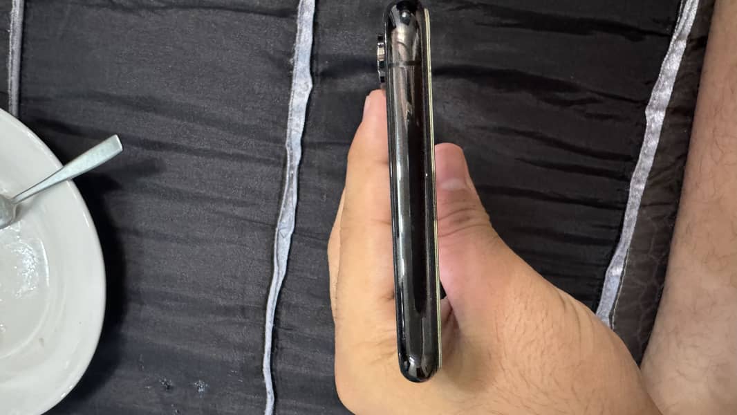 Apple iPhone XS Max 1