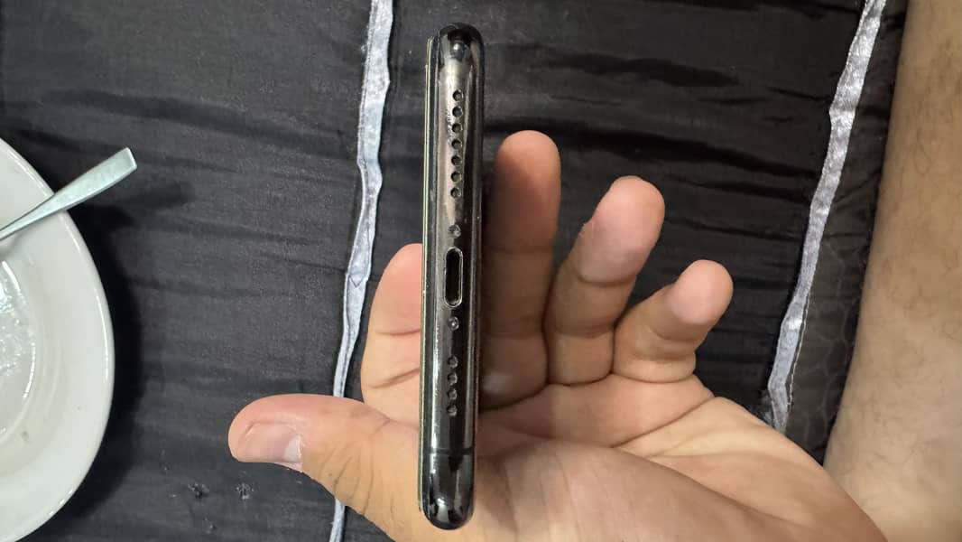 Apple iPhone XS Max 2