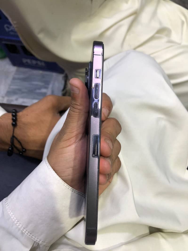 Apple iPhone 14 Pro Max 1