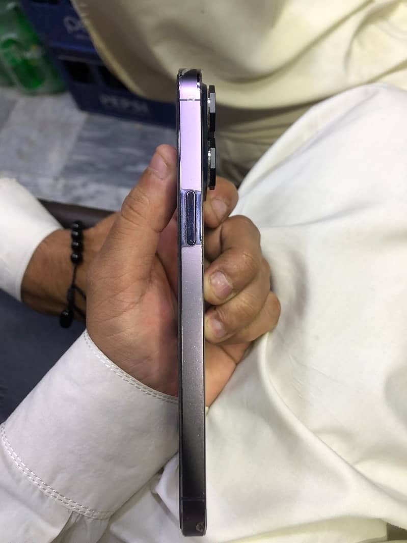 Apple iPhone 14 Pro Max 6