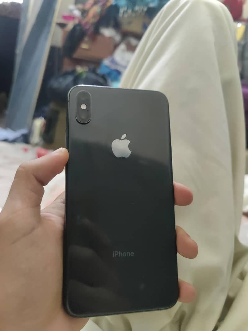 Apple iPhone XS Max 1