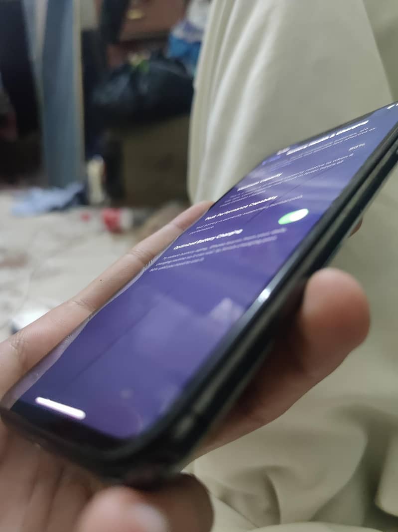 Apple iPhone XS Max 3