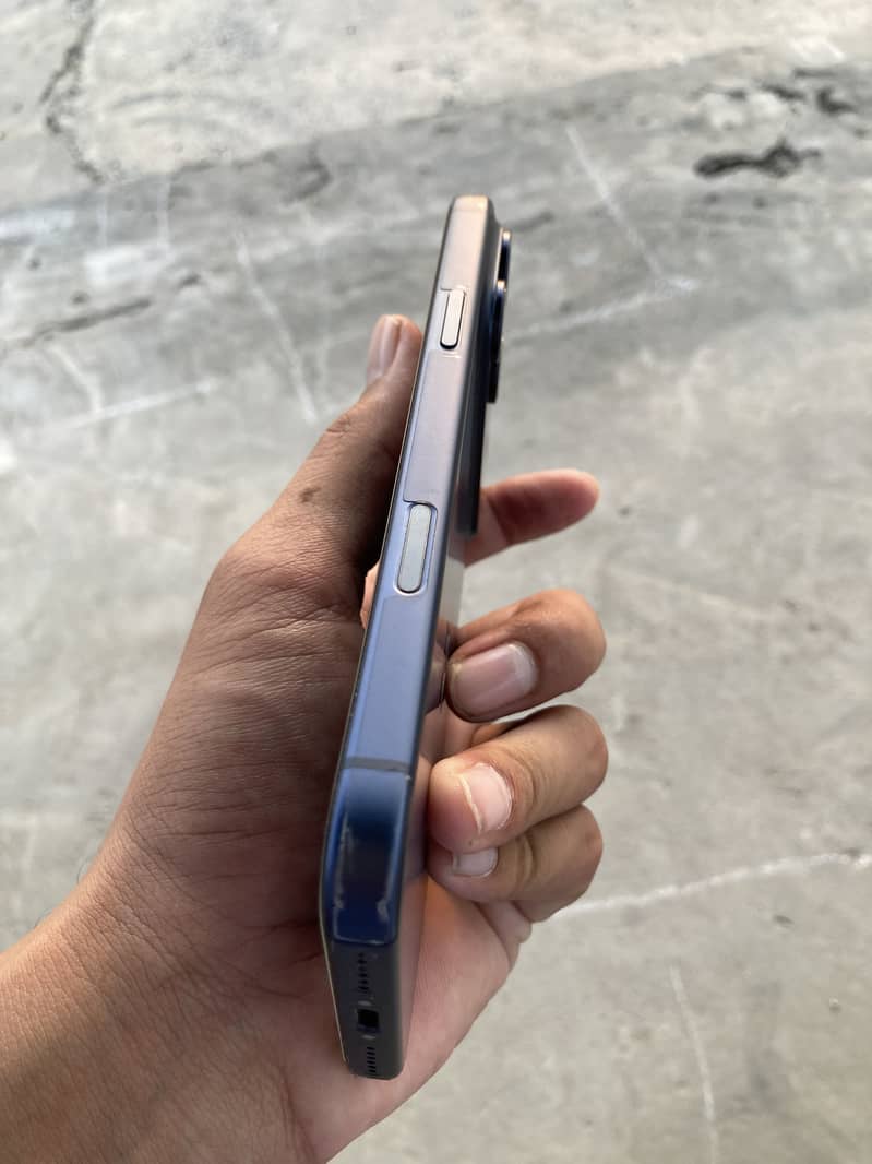 Apple iPhone 17 Pro Max 2