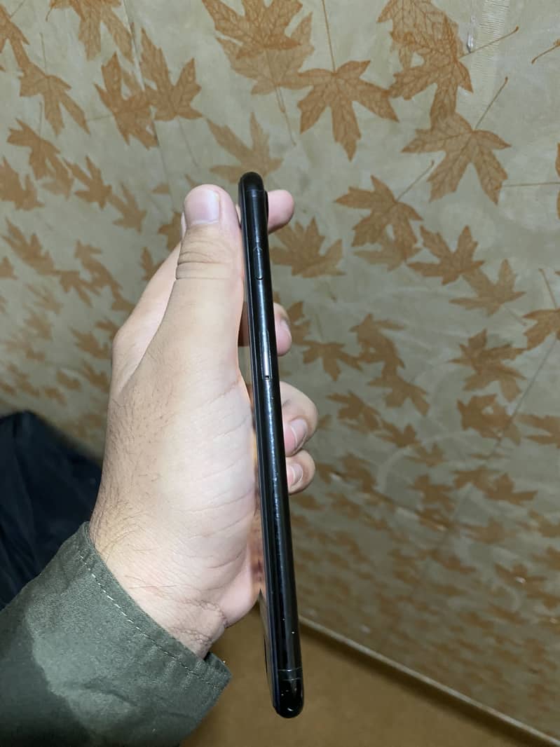 Apple iPhone 7 Plus 2