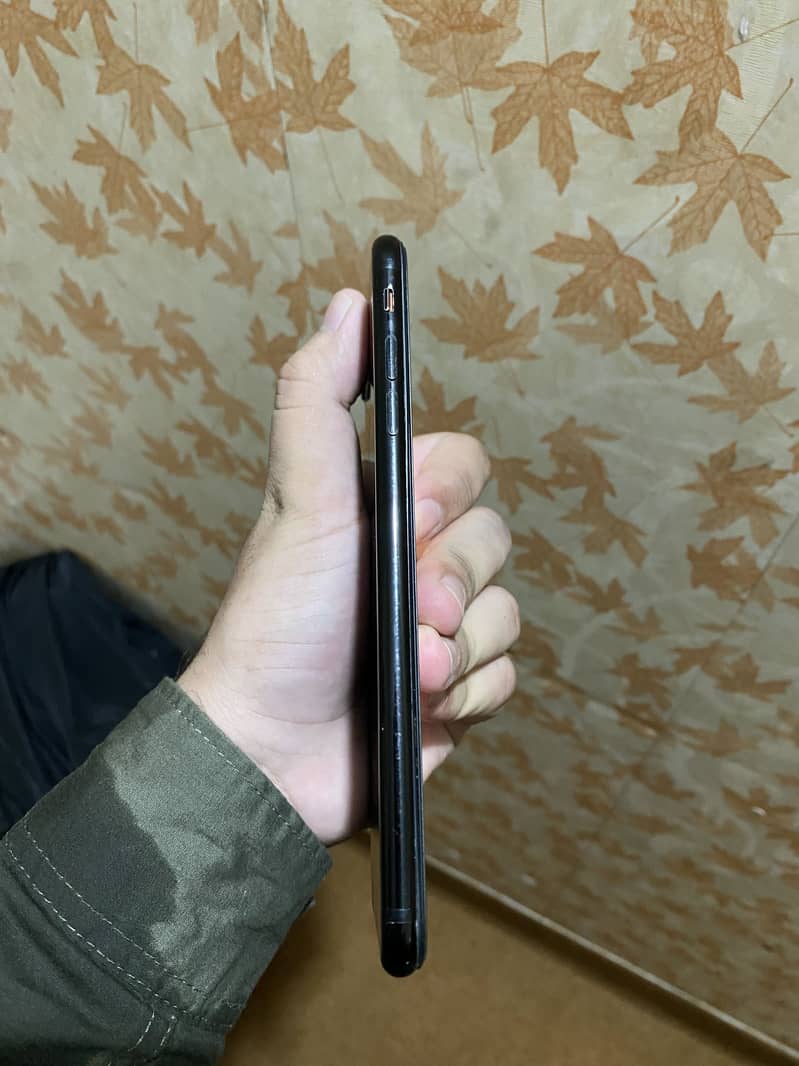Apple iPhone 7 Plus 3