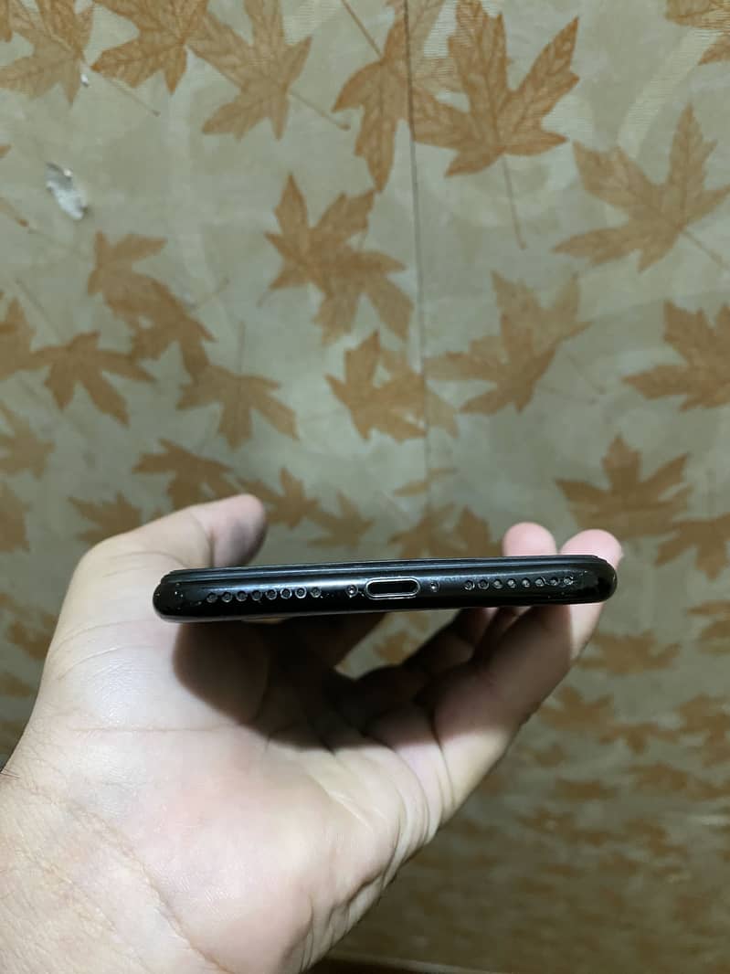 Apple iPhone 7 Plus 5