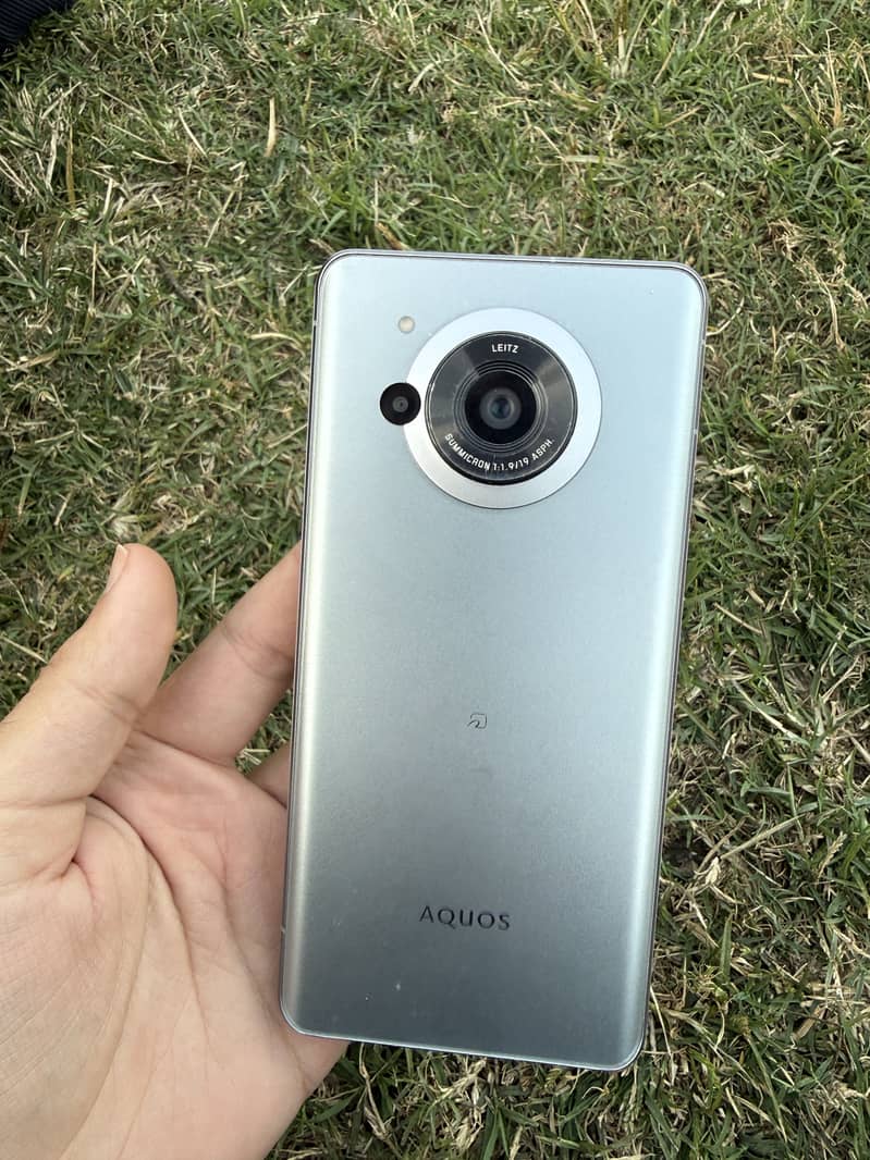 Sharp Aquos R7(12/256) 0