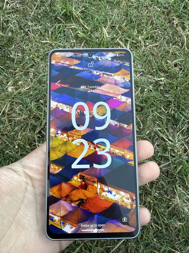 Sharp Aquos R7(12/256) 1