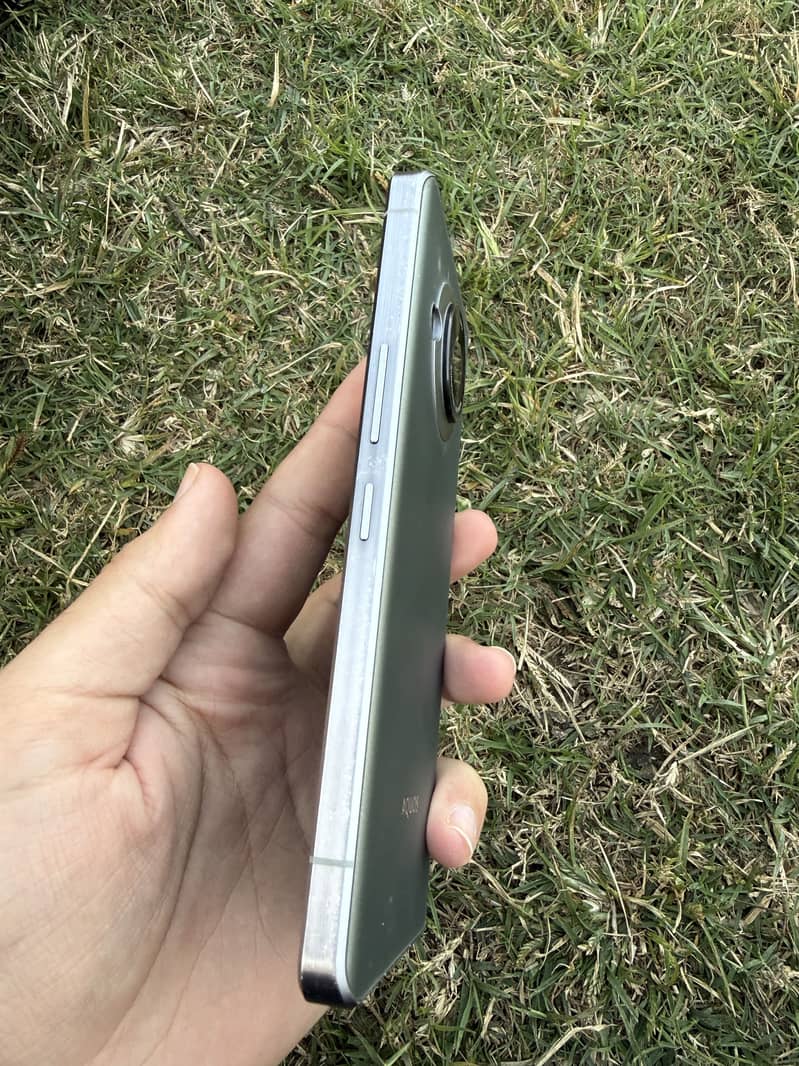 Sharp Aquos R7(12/256) 3