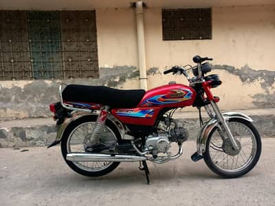 united 70 cc 2026 model 2800 km driven only  like new bike