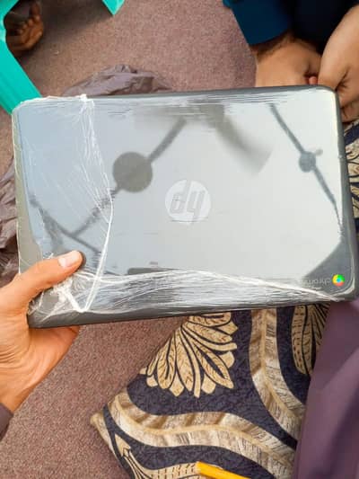 HP Chromebook toch screen 4 gb rm 32storeg 10by10 me window 10 install