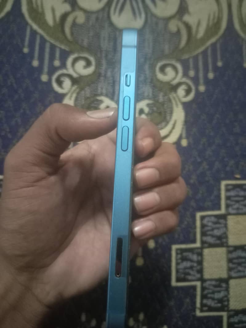 Apple iPhone 13 2