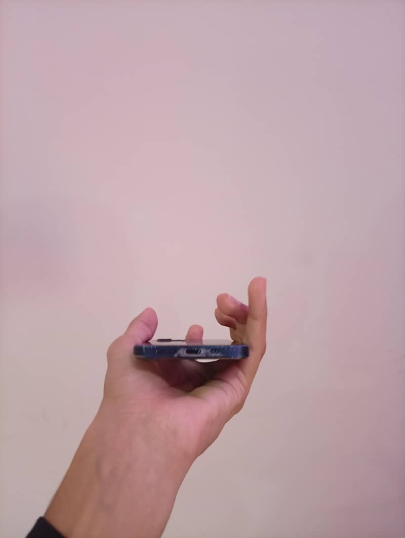Apple iPhone 12.  (EXCHANGE POSSIBLE) 7