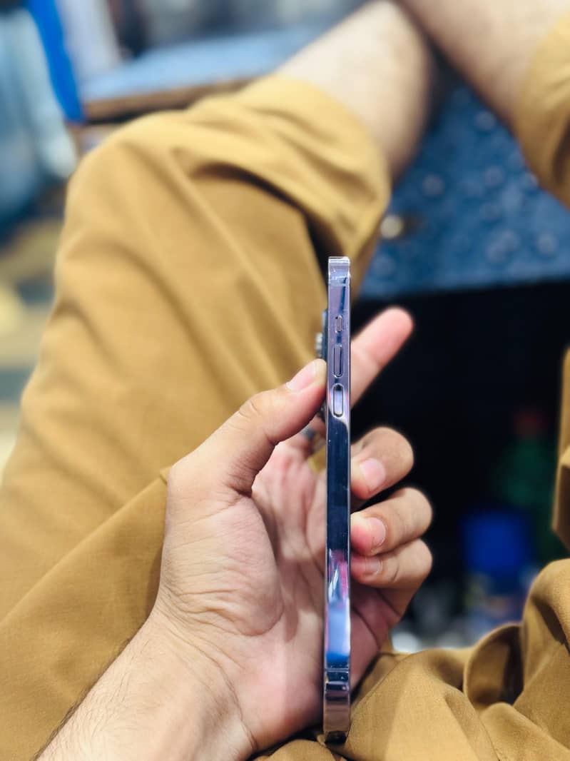 Apple iPhone 14 Pro Max 4