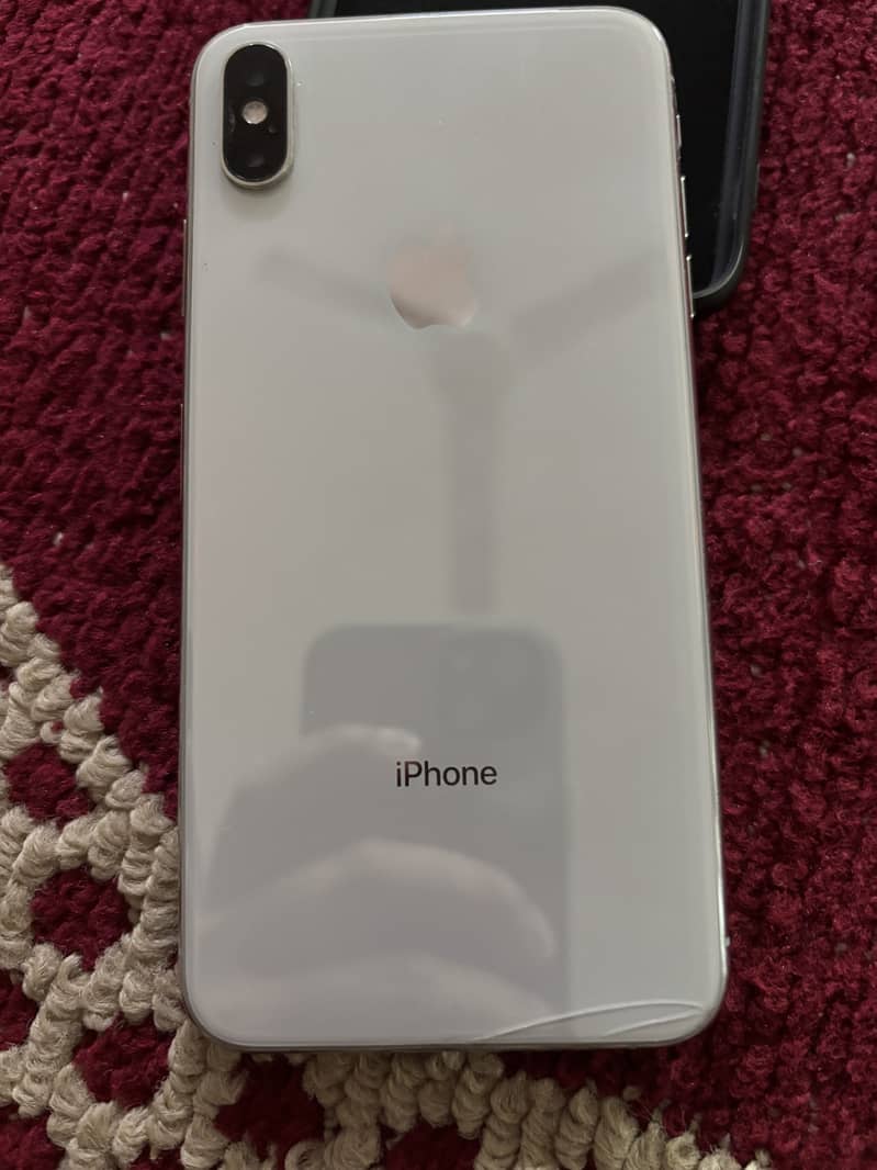 iPhone XS Max 4