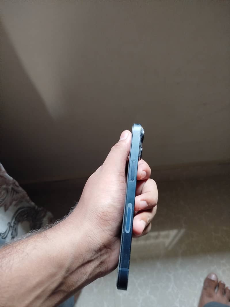 Apple iPhone 14 4