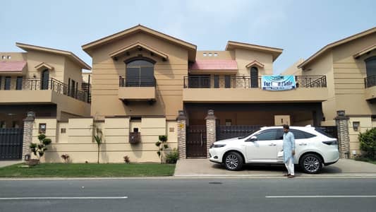 17 Marla Spacious House for Rent Prime Location