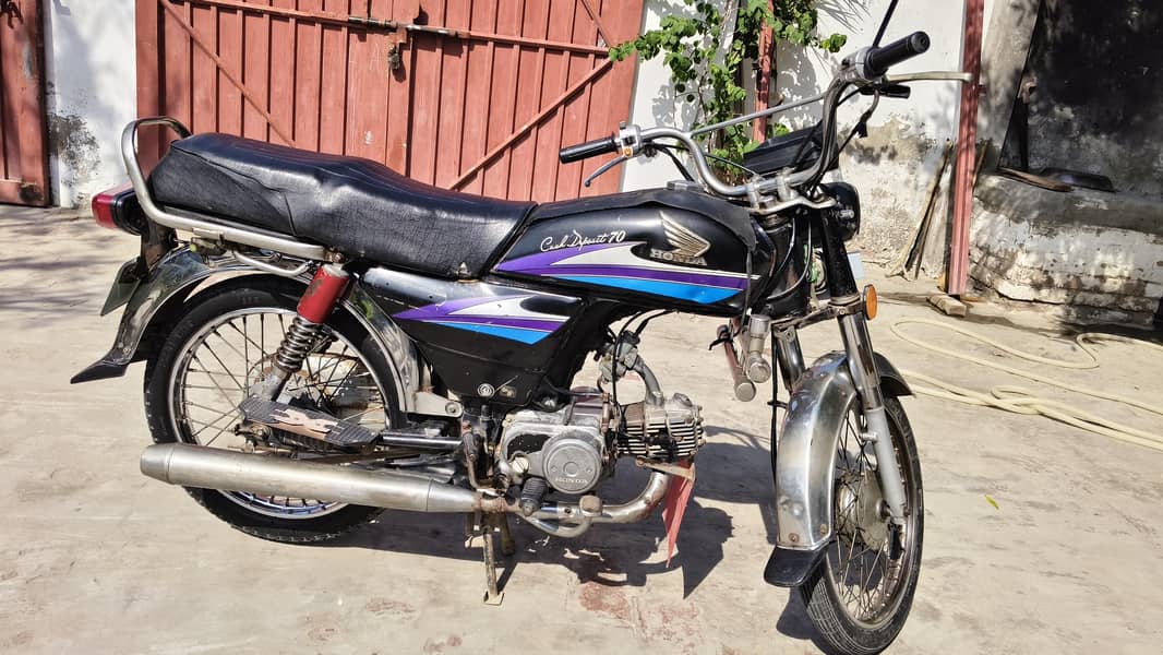 CD 70 8-Model Black 2