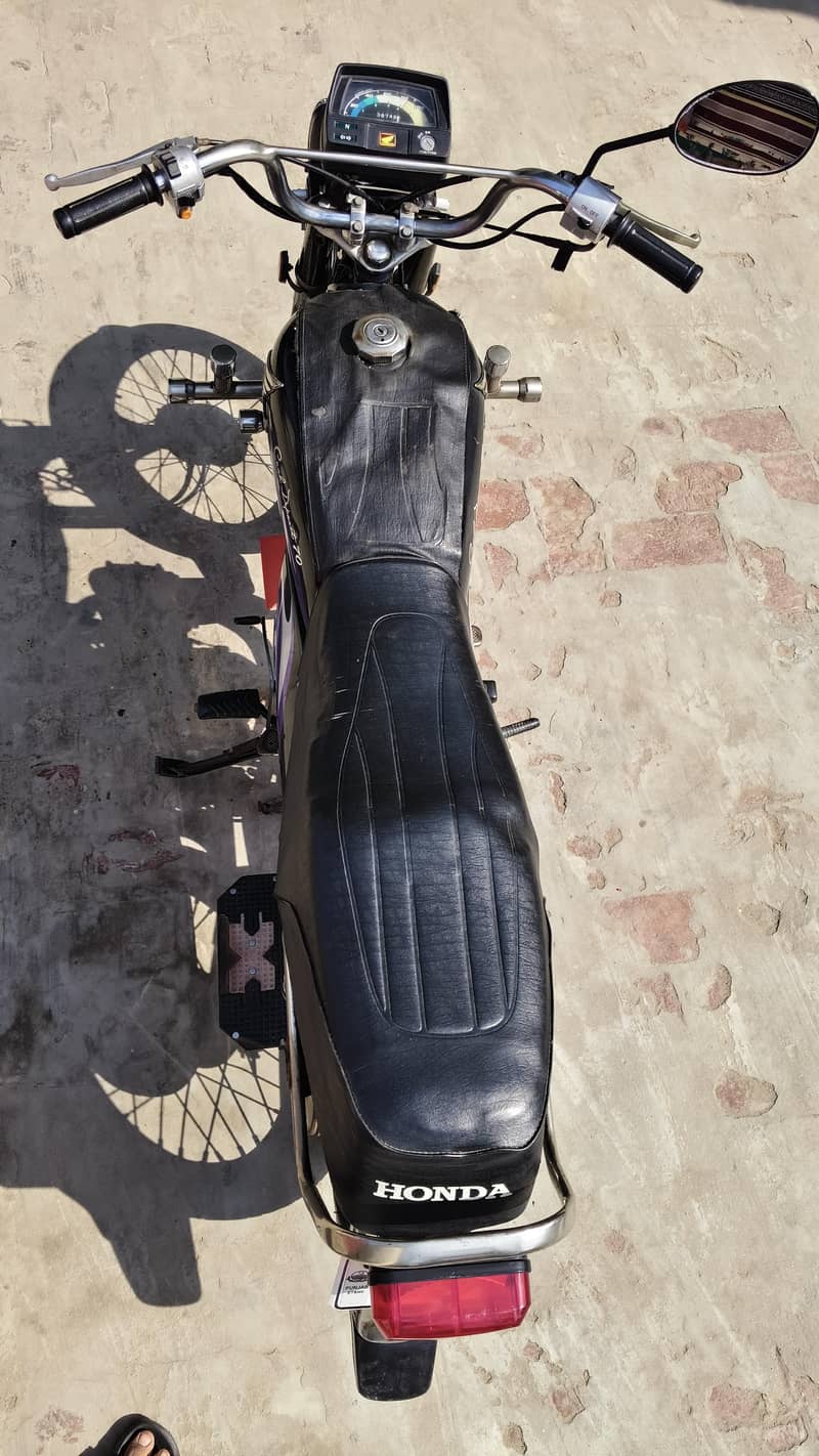 CD 70 8-Model Black 4
