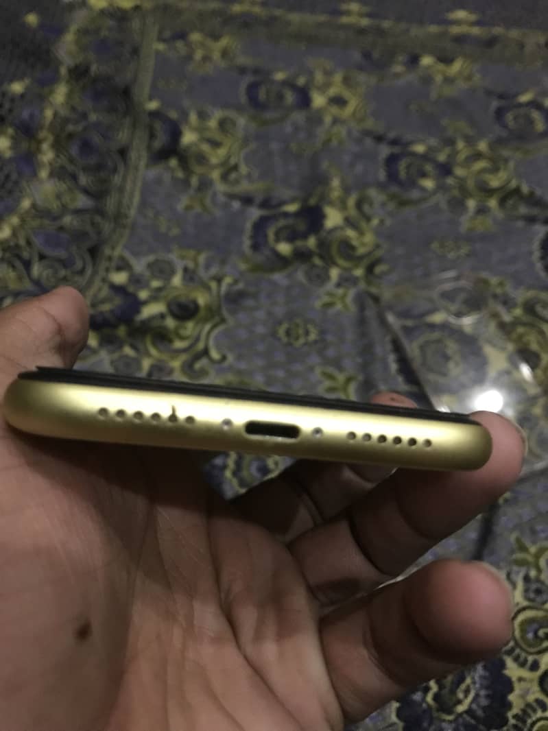 Apple iPhone 11 3