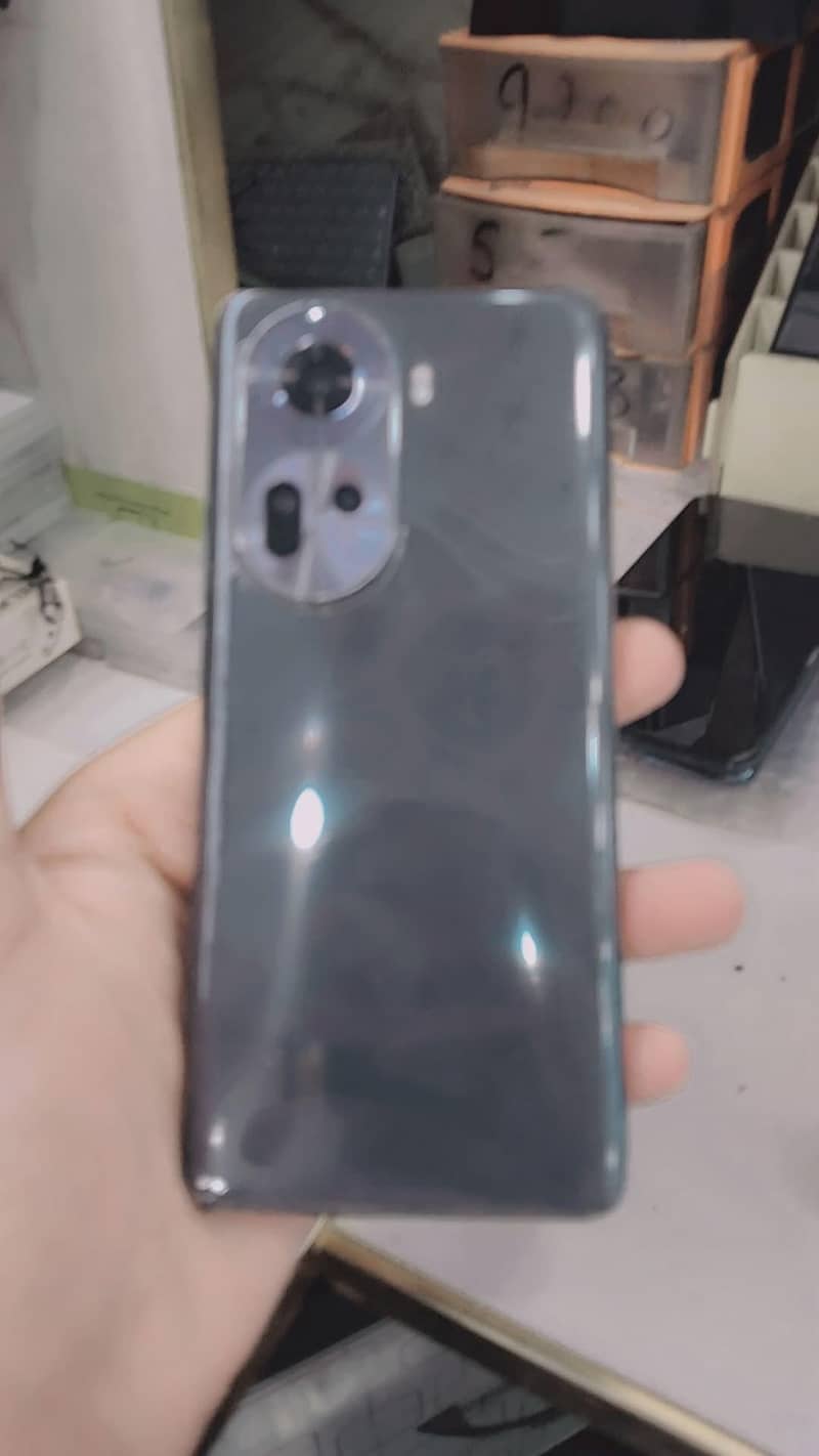 OPPO Reno11 0