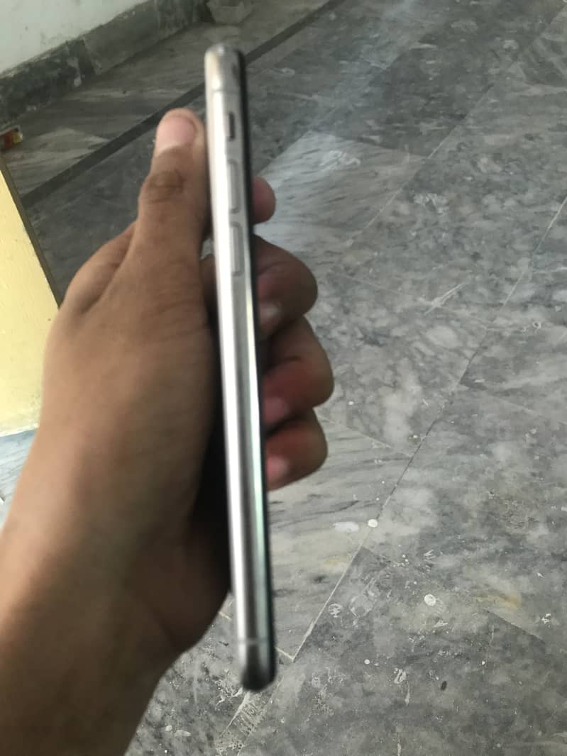 Apple iPhone X 3