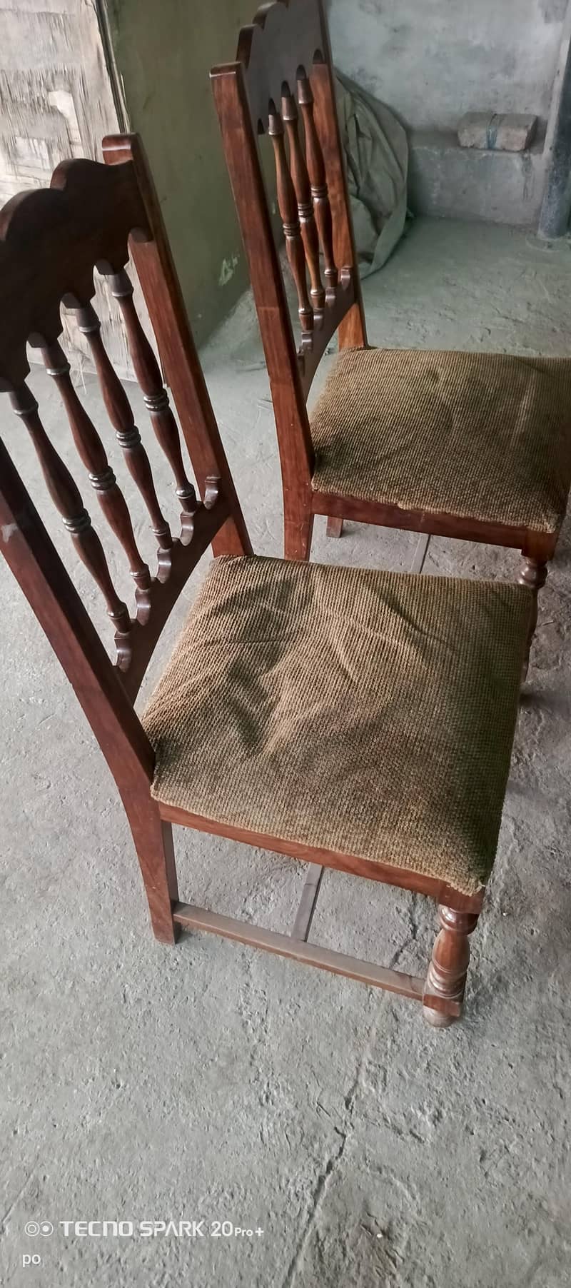 Dining Table with 6 chairs. 1