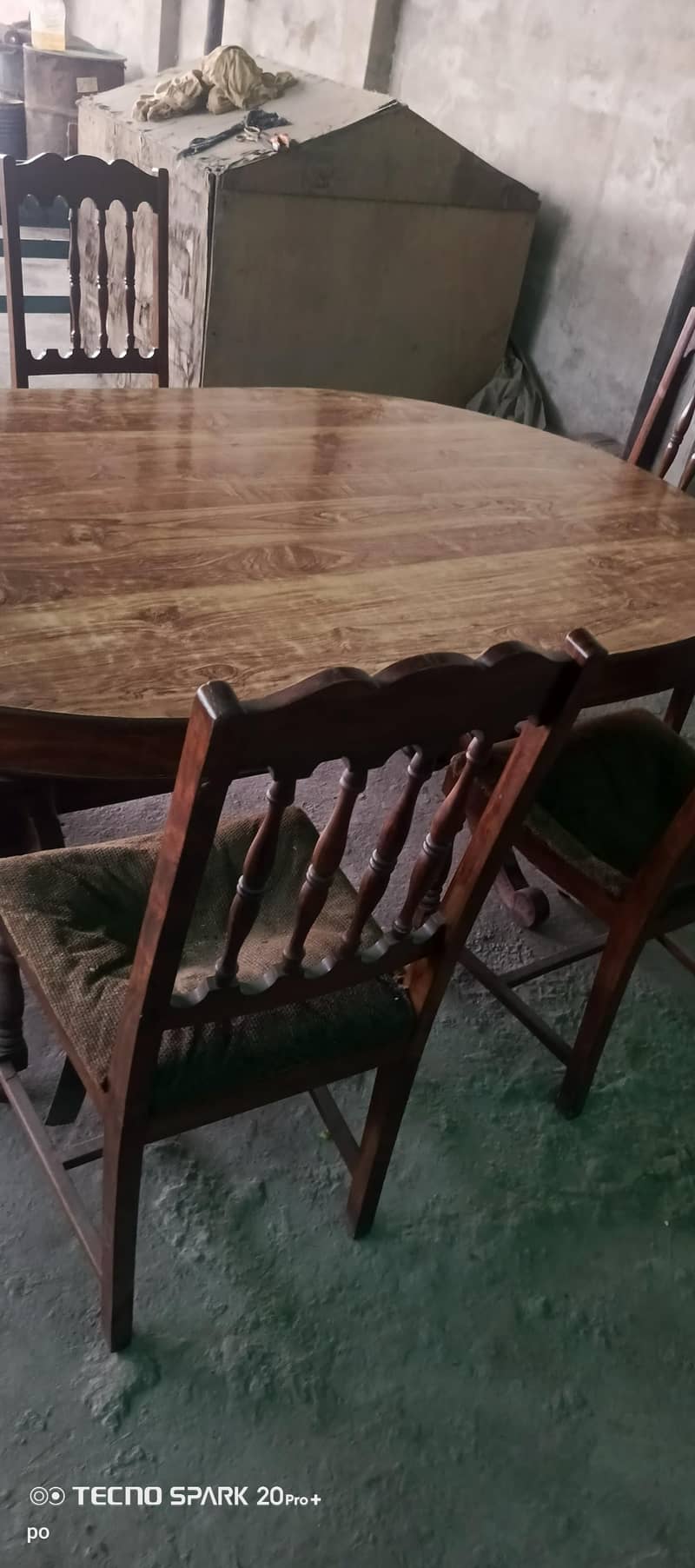 Dining Table with 6 chairs. 2
