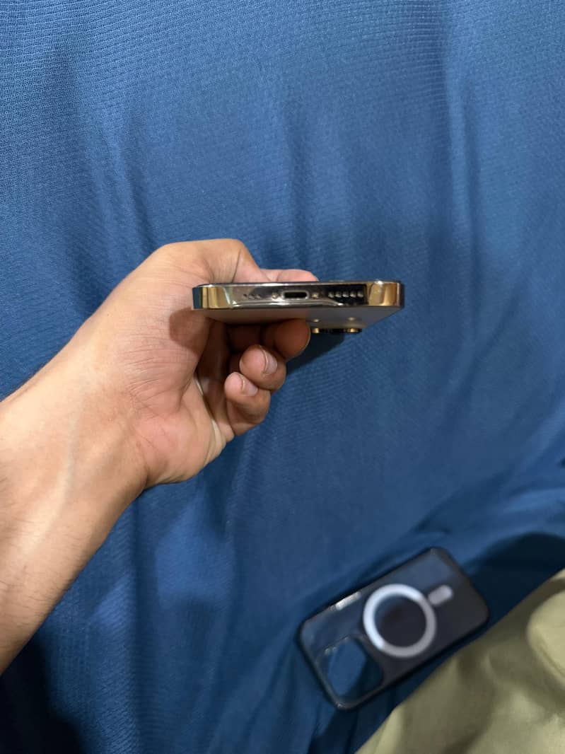 Apple iPhone 14 Pro 4