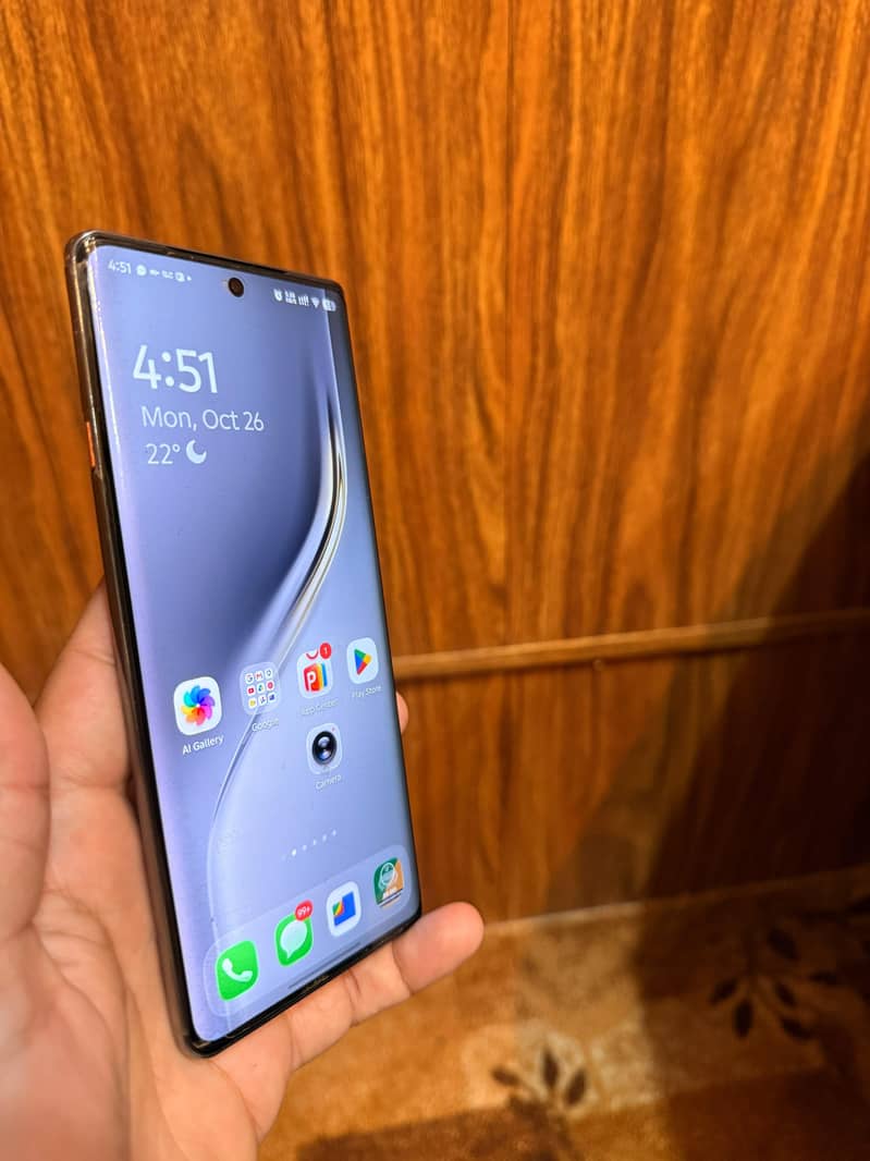Tecno CAMON 40 Pro 0