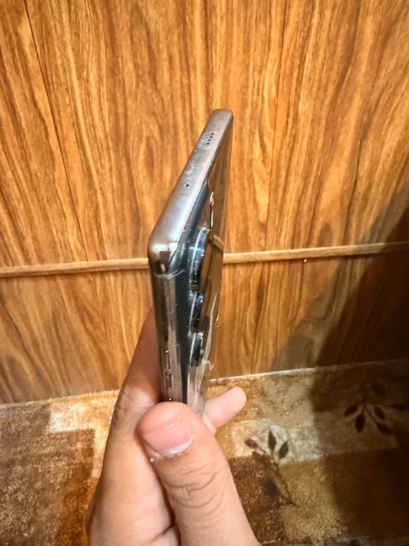 Tecno CAMON 40 Pro 4