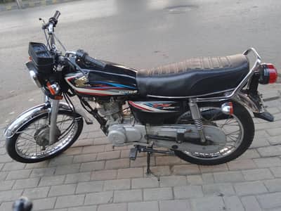 Honda 2015 model black color urgent for sell