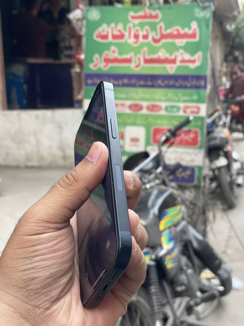 Apple iPhone 13 1