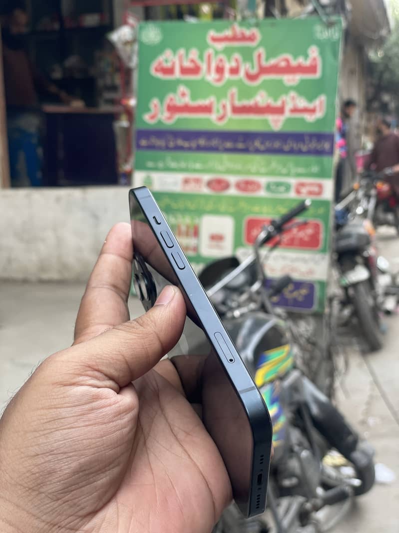 Apple iPhone 13 3