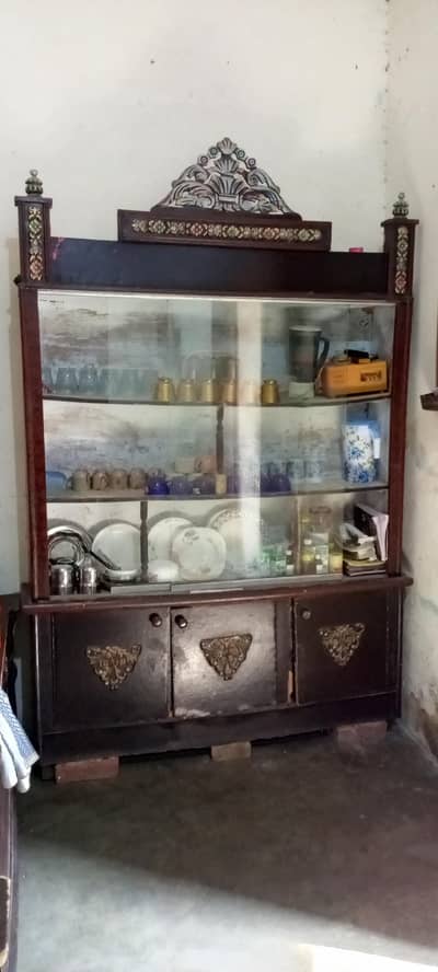 showcase for urgent sale