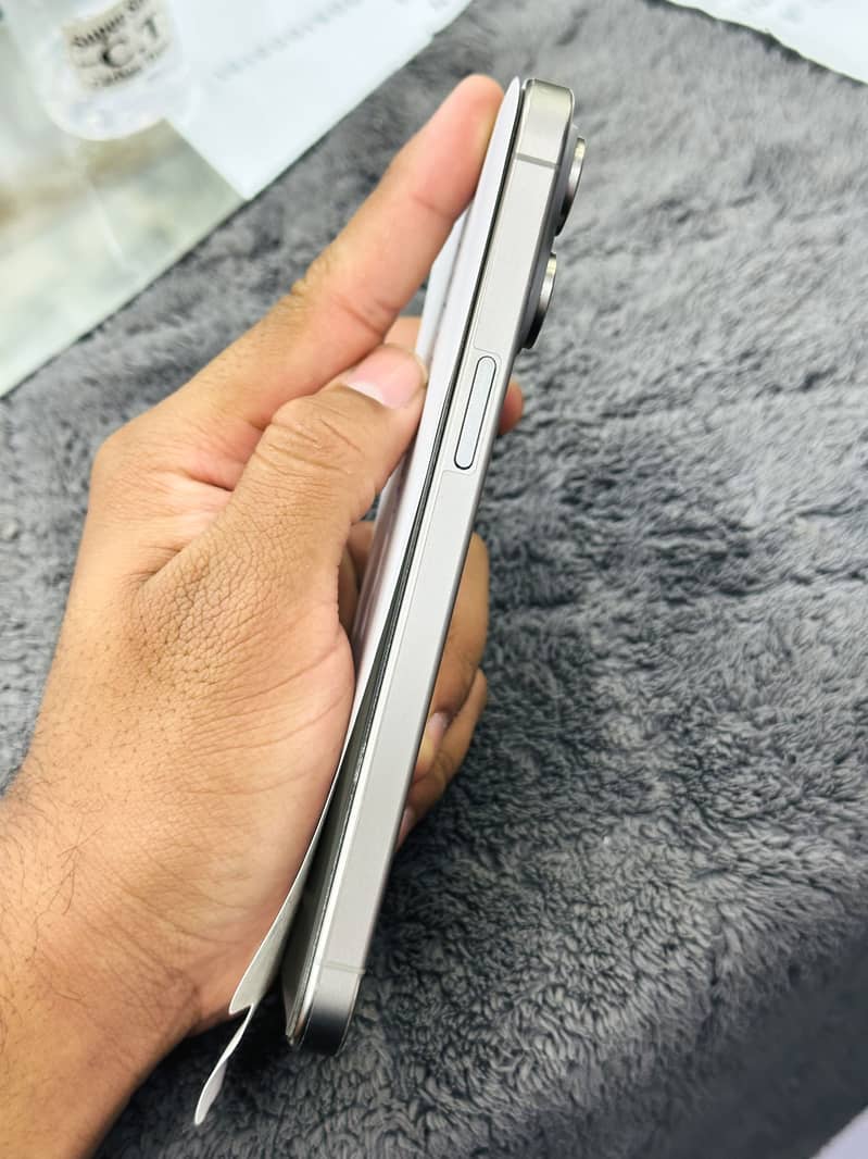 Apple iPhone 15 Pro Max 1