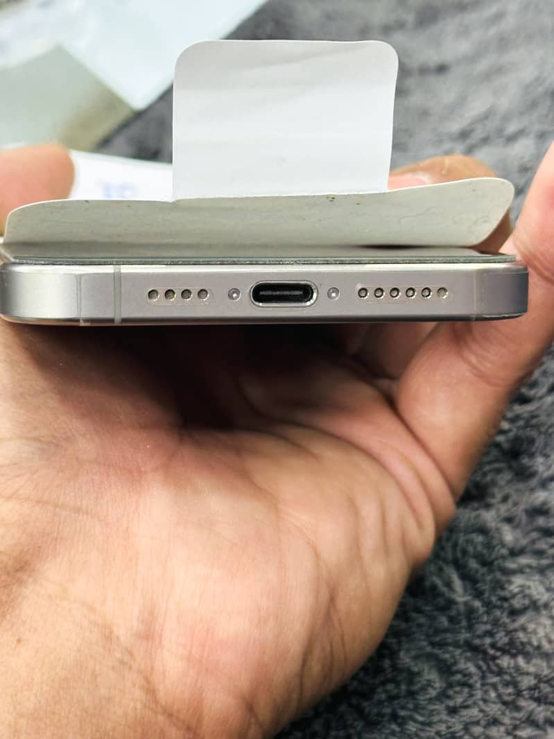 Apple iPhone 15 Pro Max 2