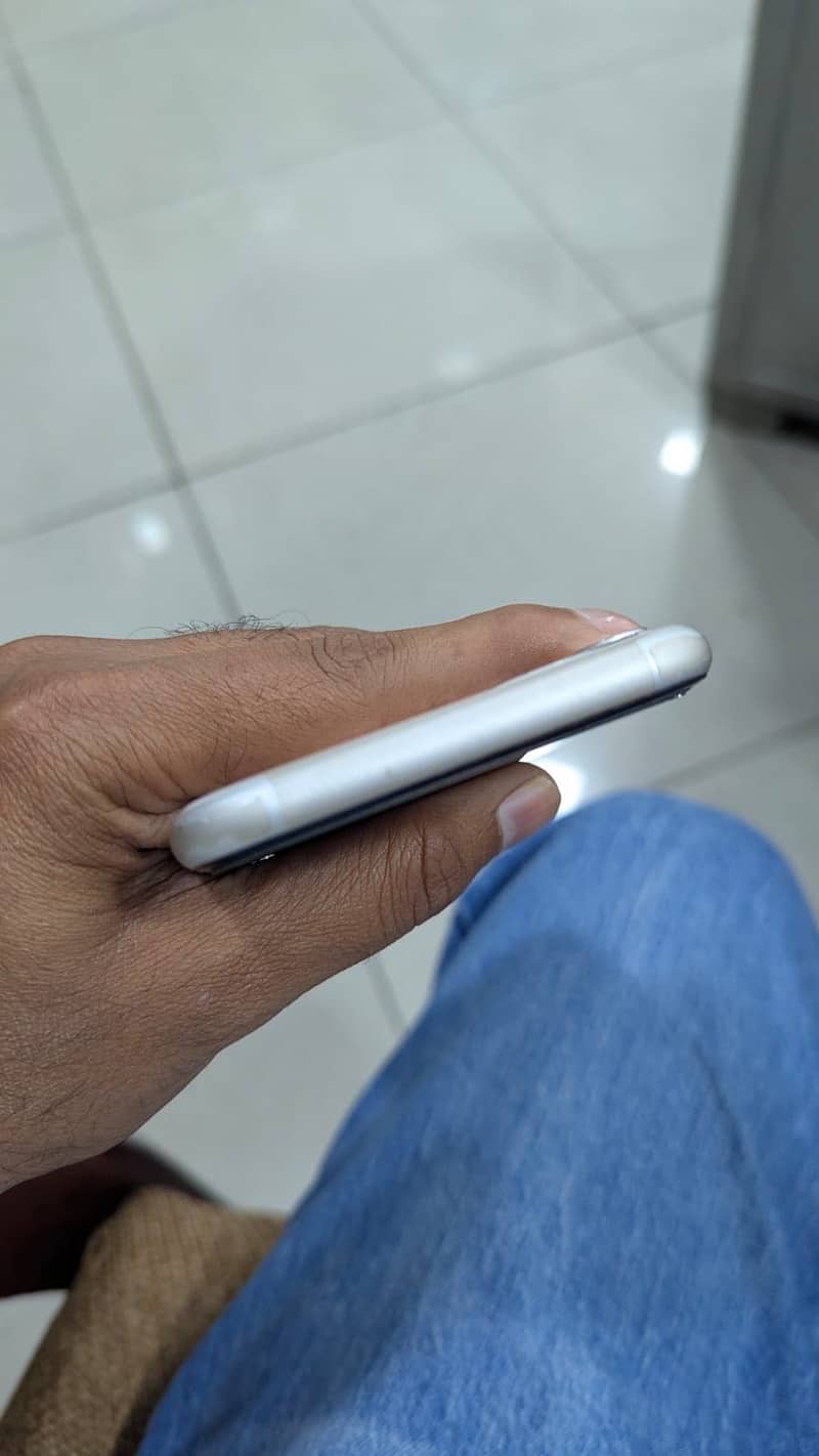 Apple iPhone 11 3