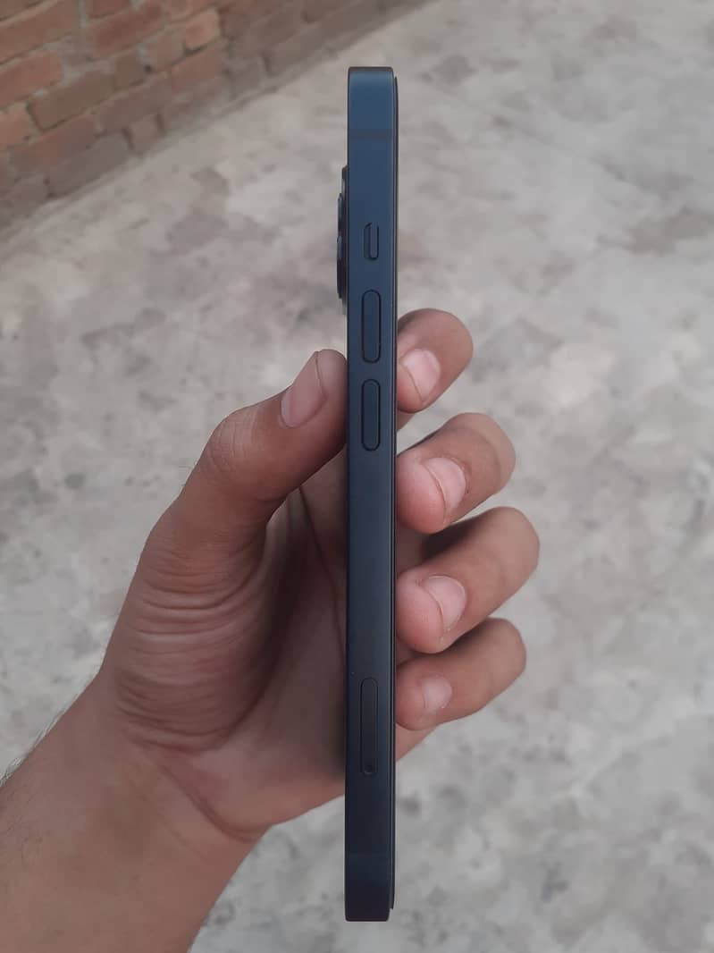 Apple iPhone 13 4