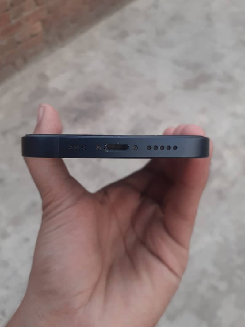 Apple iPhone 13 5