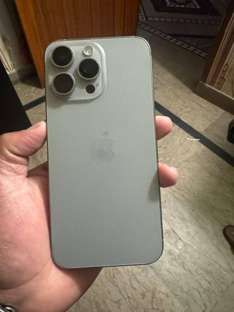 Apple iPhone 15 Pro Max 0