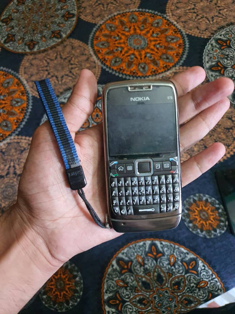 Nokia E71 0