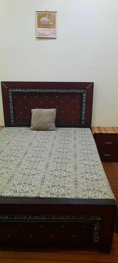 Queen size bed 5 feets