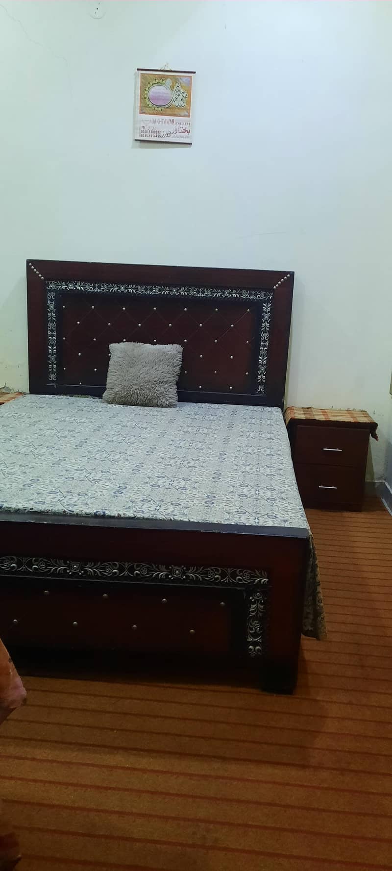Queen size bed 5 feets 5